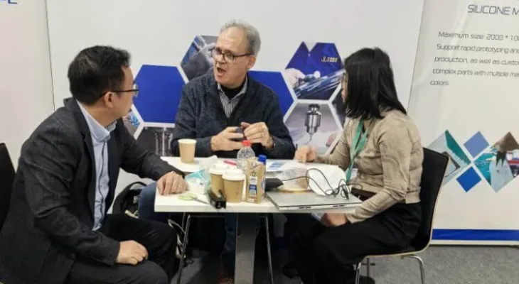 LKprototype Formnext 2024 booth with customers