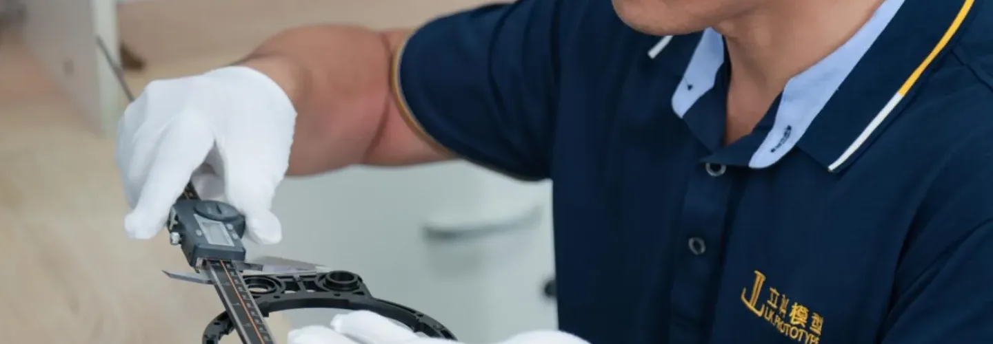 如何根据产品选择硅胶模具还是注塑钢模具生产呢