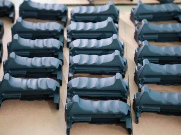 塑胶与金属零件中小批量生产