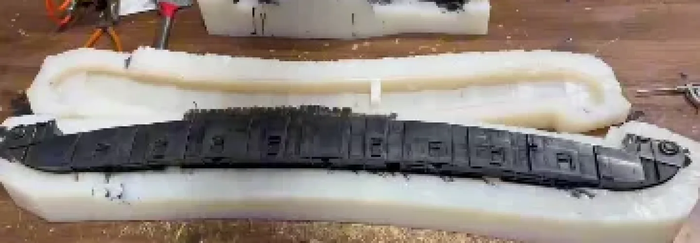 新能源打样指南：阻燃手板模型厂家谈耐高温复模如何硬核达到UL94-V0级