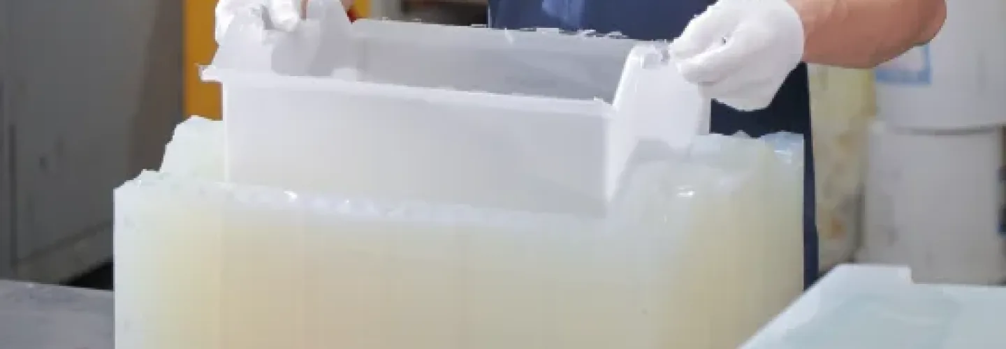 出口手板模型定制指南：如何选择符合RoHS认证的环保真空复模材料？